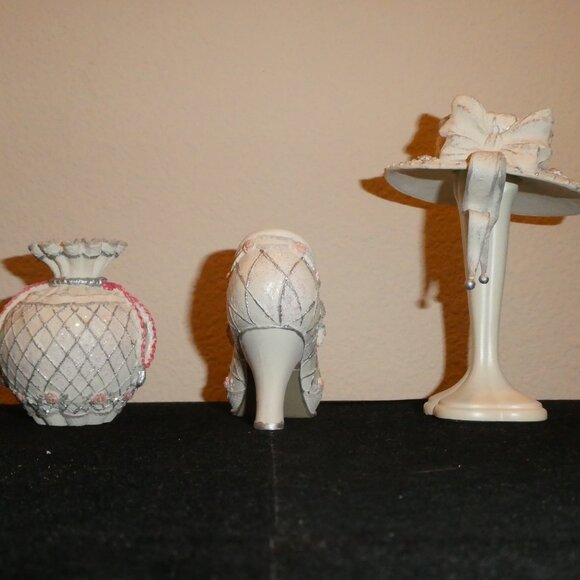 Collectible Willow Hall - The Bride 4 Piece Set: Hat, Shoe, Purse & Hat Stand - Picture 3 of 13